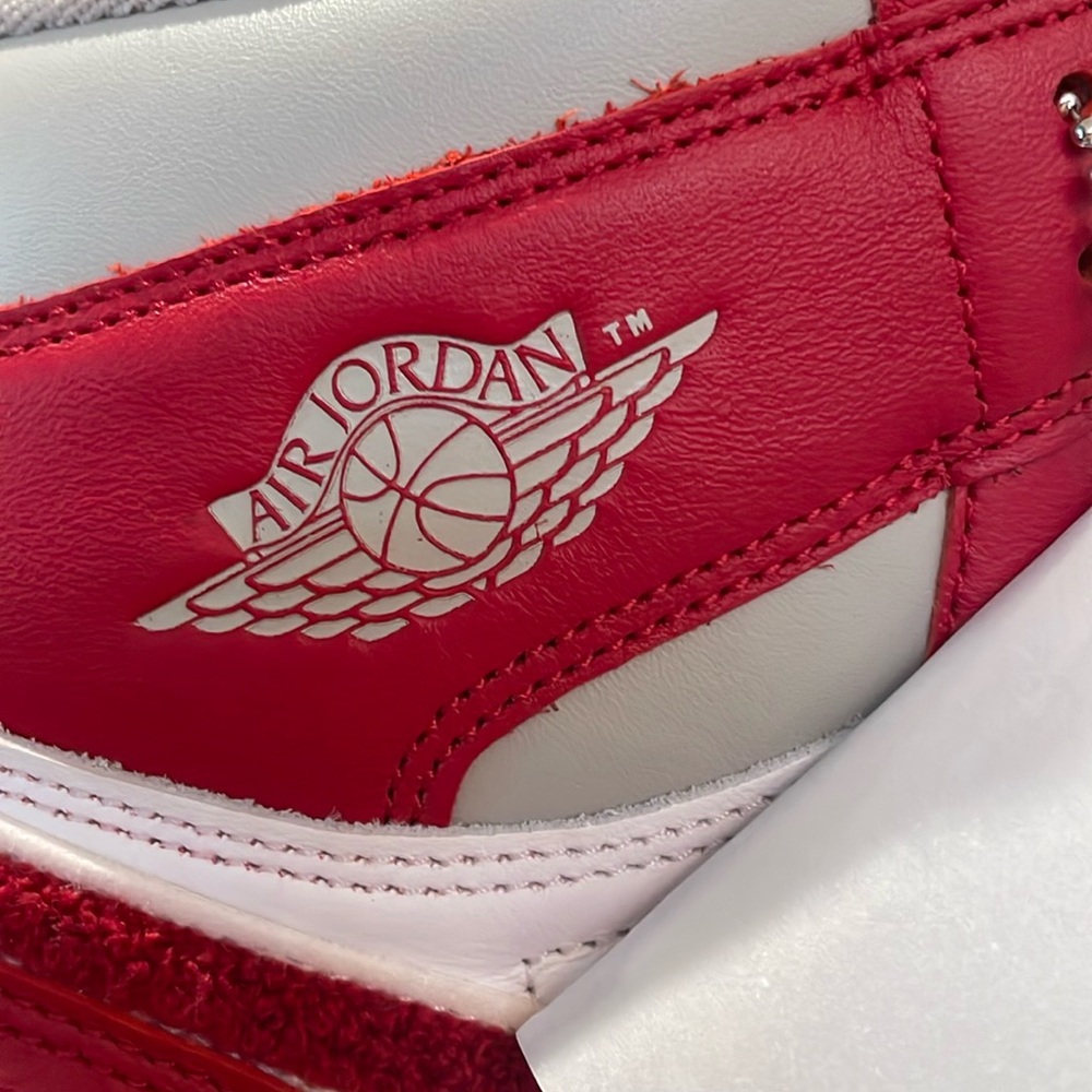“HOST PICK”Nike Air Red and White High-Top Sneakers Air Jordan’s NWT - Picture 3 of 12